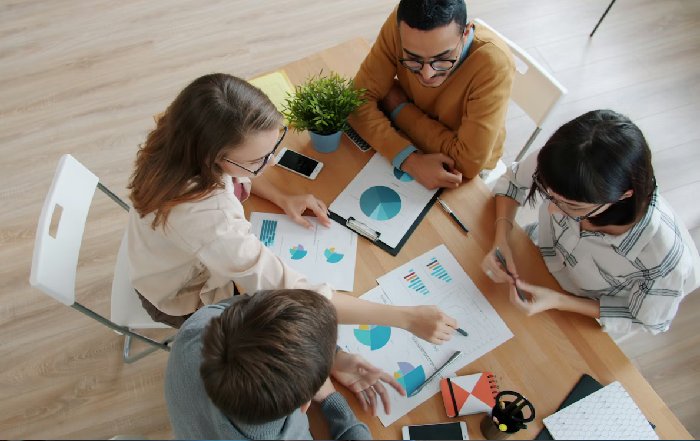 Article Image for Navigating Office Politics With Integrity