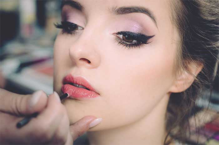 Top Daily Makeup Tips for Women Today